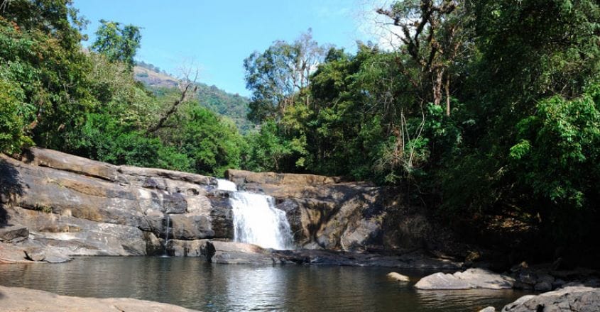 Sതൊമ്മൻകുത്തിലെ-വെള്ളച്ചാട്ടം