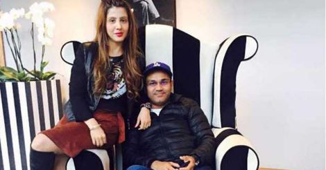 Sehwag-with-his-wife