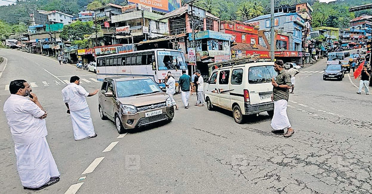 തടയില്ലെന്നു പറഞ്ഞിട്ടും വാഹനങ്ങൾ തടഞ്ഞു; സിപിഎം ഹർത്താലിൽ ജനം വലഞ്ഞു ...