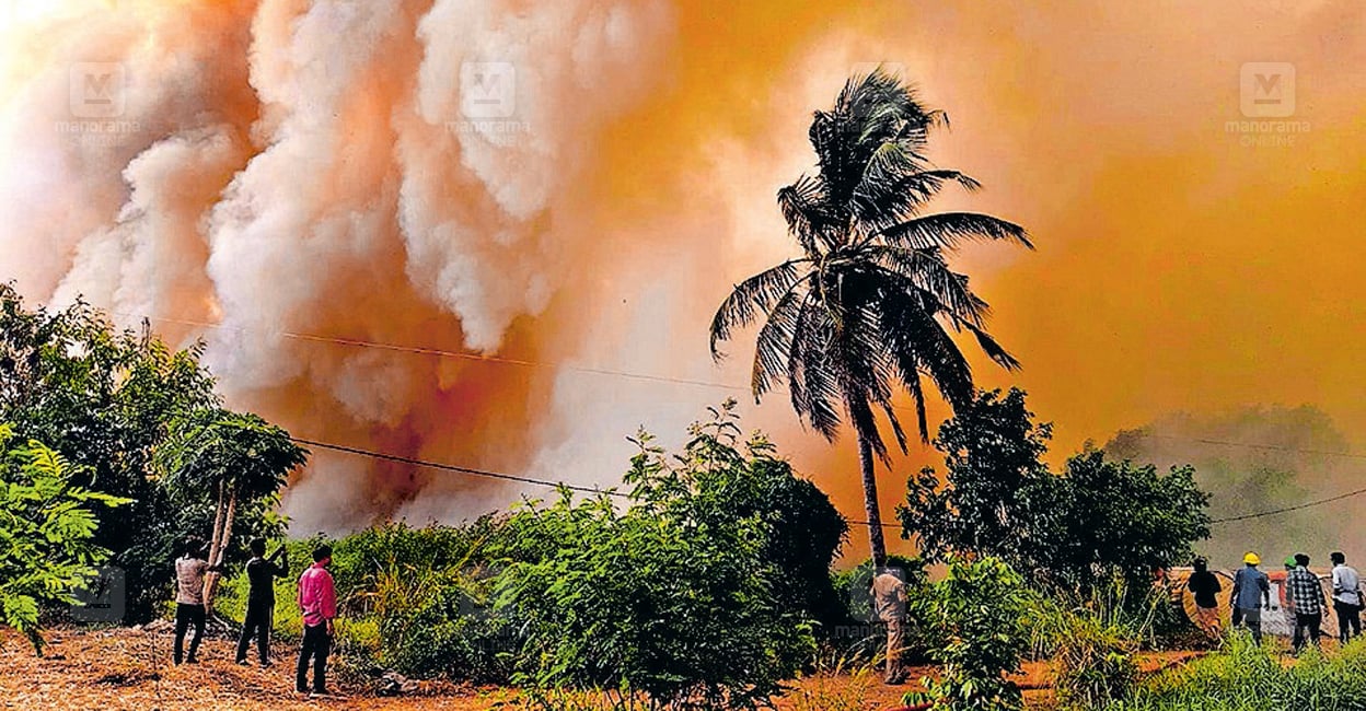 തീയിട്ടതാര്? നാടിനെ നിശ്ചലമാക്കി 7 മണിക്കൂർ, ‘റ’ ആകൃതിയിൽ തീ; വില്ലനായി ...