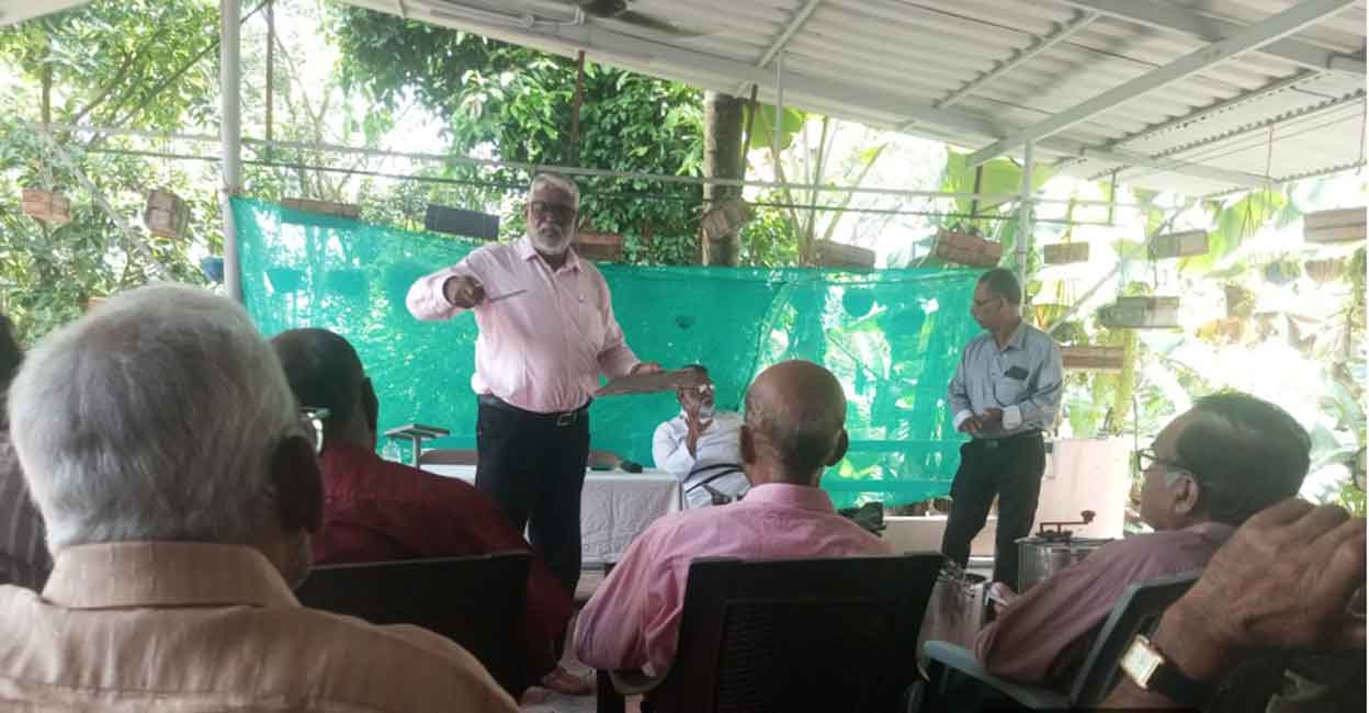 Free beekeeping training workshop organised in Pathanamthitta's Ayiroor