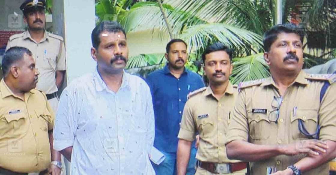 thampanoor-ksrtc-bomb-threat-accused-1 പിടിയിലായ ഹരിലാൽ.