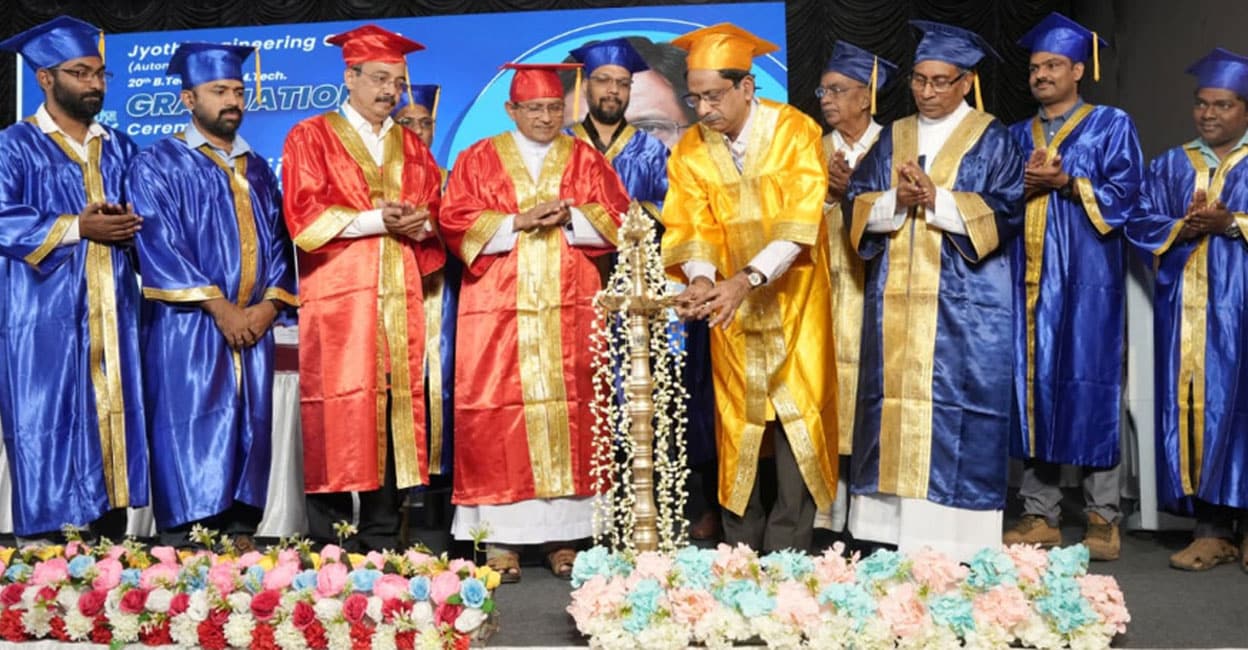 ജ്യോതി എൻഞ്ചിനീയറിങ് കോളജിൽ ബിരുദ സമർപ്പണം നടന്നു | Jyothi Engineering ...