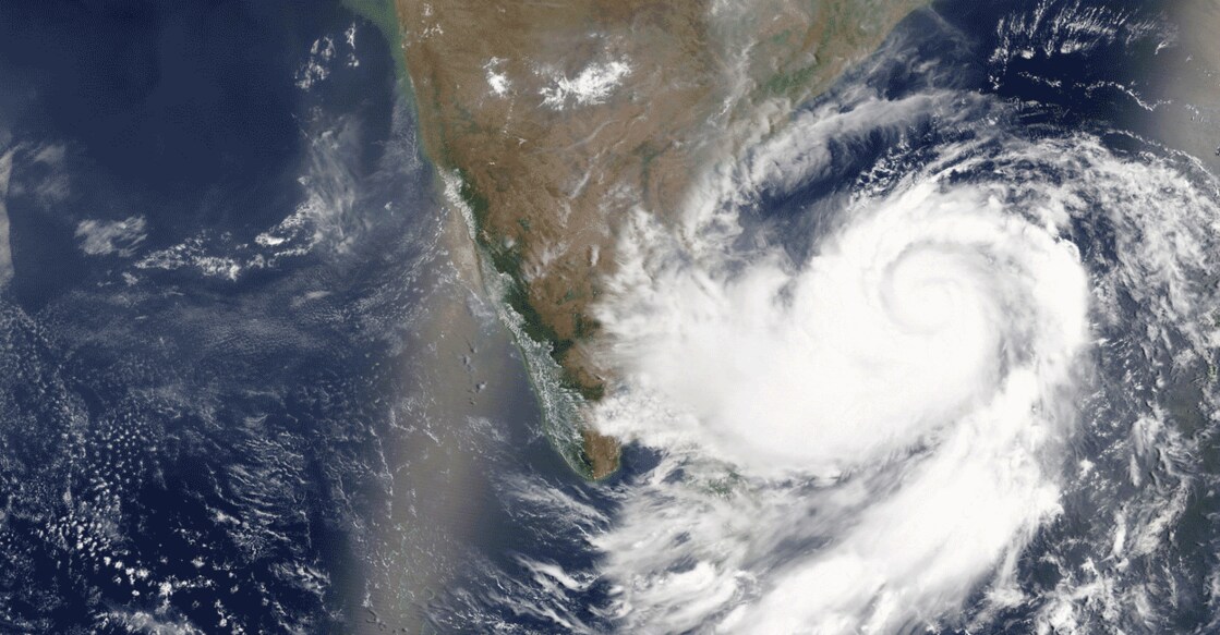 ‘മൊൻത’ ചുഴലിക്കാറ്റ്: 72 ട്രെയിൻ സർവീസുകൾ റദ്ദാക്കി, വിമാന സർവീസുകളിലും മാറ്റം