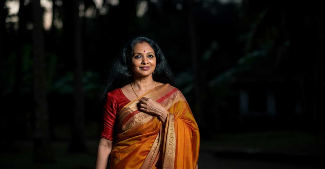 Pookuna ഭ്രാന്ത് പൂക്കുന്ന കാലം പ്രിയ ശ്രീ എഴുതിയ കവിത - Malayalam Poem ...