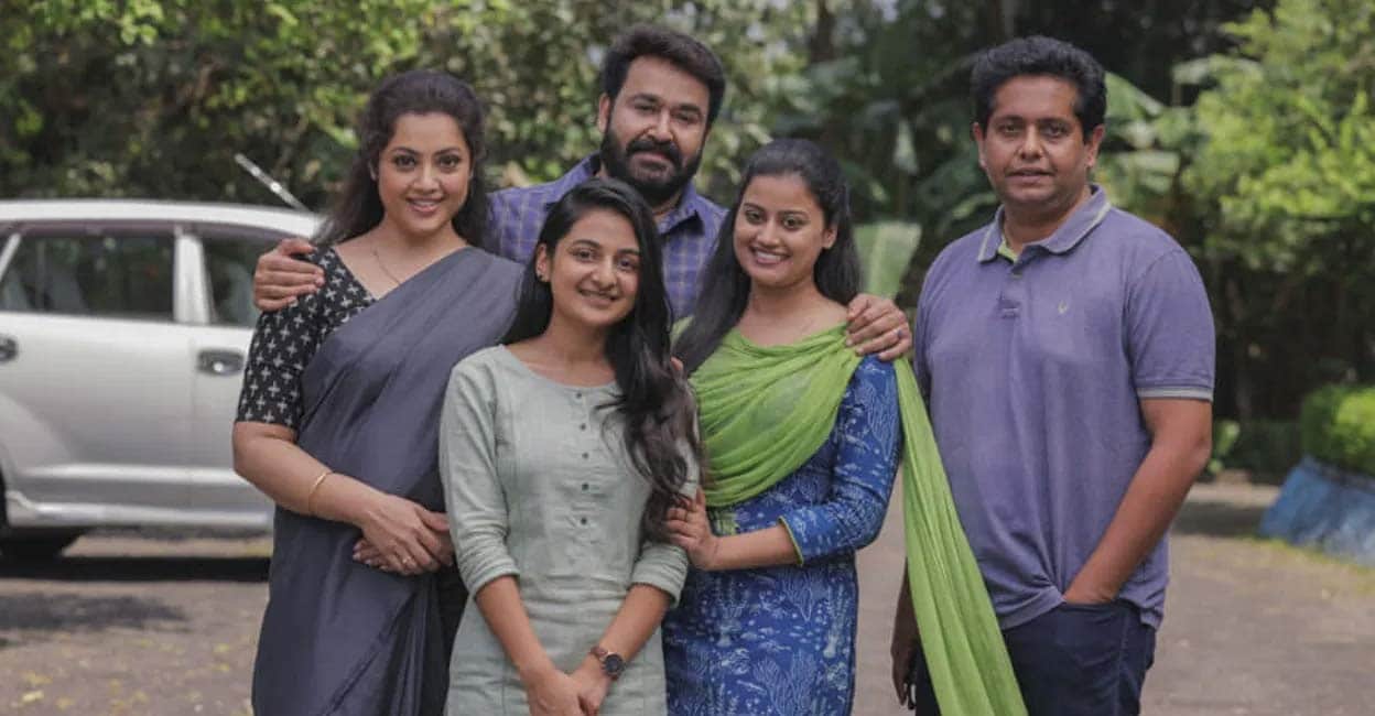 മോഹൻലാൽ, മീന, അൻസിബ ഹസൻ, എസ്തർ അനിൽ, ജീത്തു ജോസഫ്