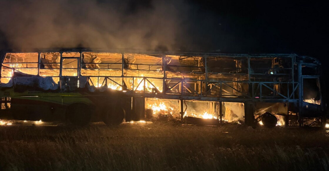 ആന്ധ്രാപ്രദേശിൽ വോൾവോ ബസിൽ തീപടർന്ന് വൻഅപകടം; 25 യാത്രക്കാർ മരിച്ചെന്ന് റിപ്പോർട്ടുകൾ