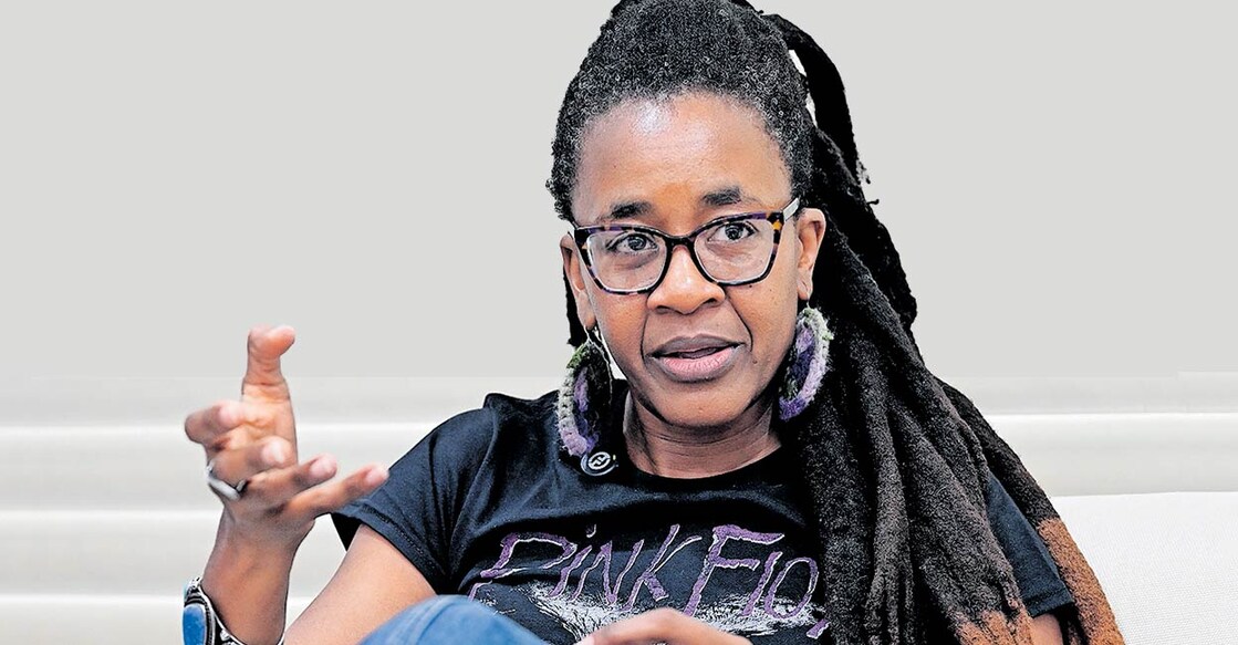 പറക്കും എഴുത്തുകാരി : അരയ്ക്കു താഴെ ചലനശേഷി നഷ്ടപ്പെട്ട എഴുത്തുകാരി നെ