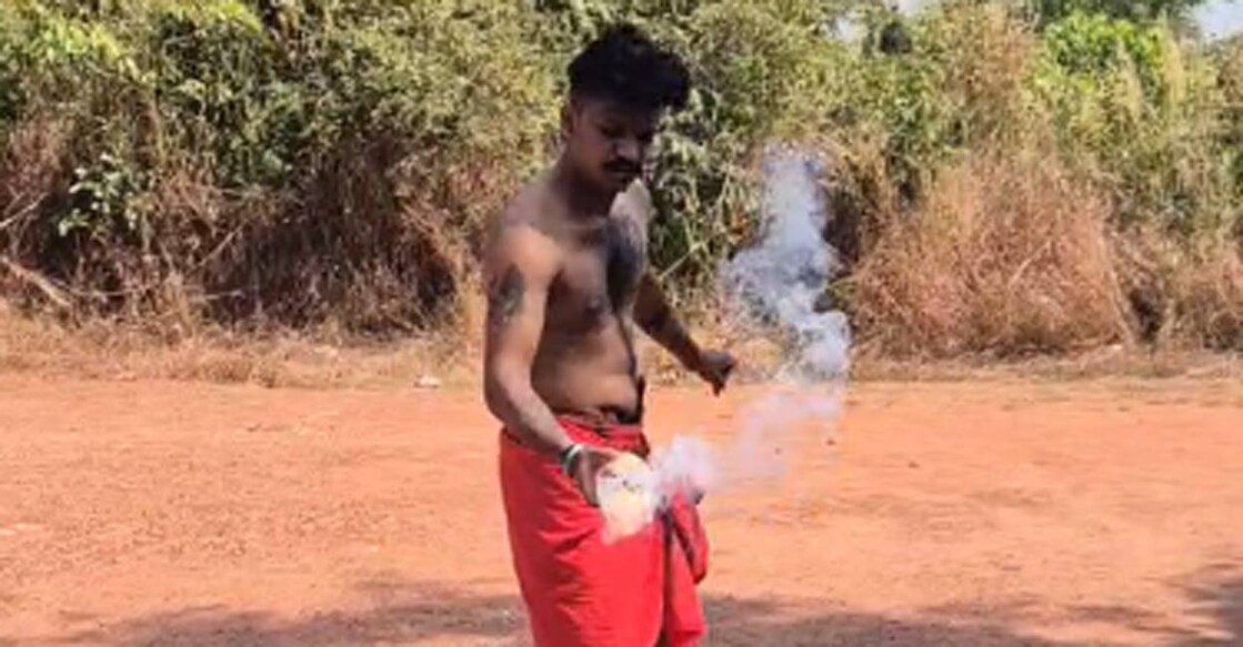 സ്ഫോടക വസ്തു കയ്യിലെടുത്തു, പിന്നെ പൊട്ടിത്തെറി; പിണറായിയിൽ സിപിഎം പ്രവർത്തകന്റെ കൈപ്പത്തി ചിതറി