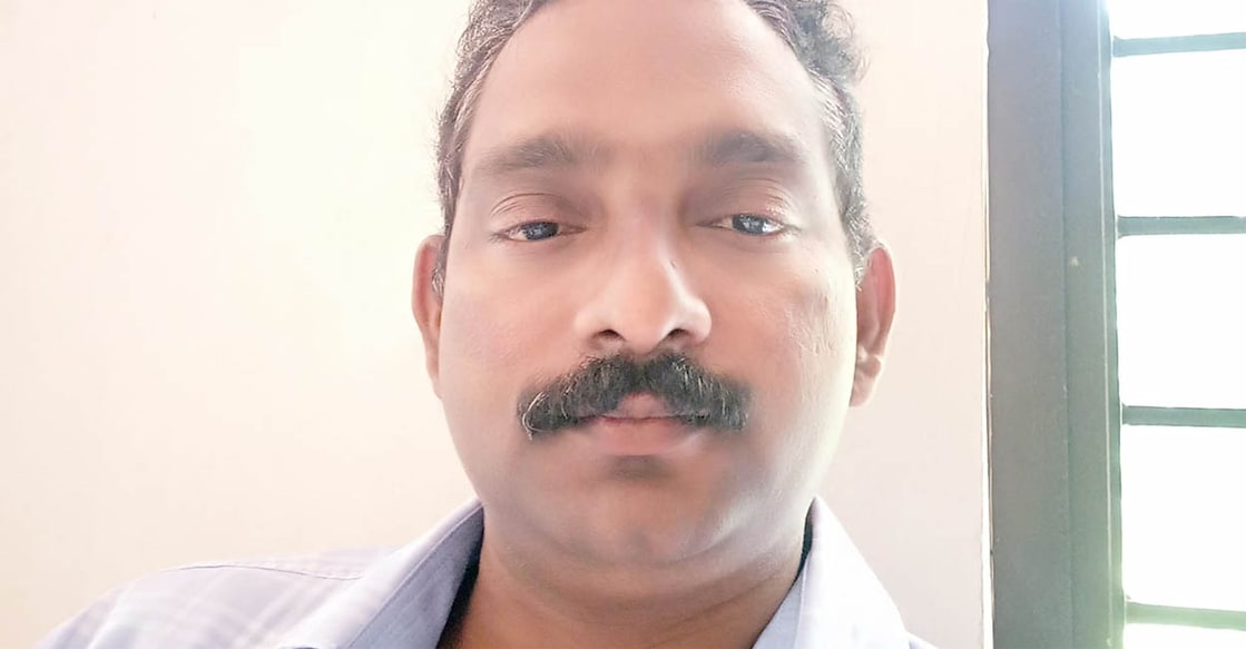 pavithran-arrest-plane-crash സസ്പെൻഷനിലായ ഡപ്യൂട്ടി തഹസിൽദാർ പവിത്രൻ (Image Credit: Facebook/Pavi Anandashram)