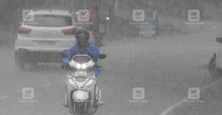 ഇടിമിന്നലോടു കൂടിയ ഇടത്തരം മഴയ്ക്ക് സാധ്യത;  സംസ്ഥാനത്തെ 9 ജില്ലകളിൽ ജാഗ്രത 
