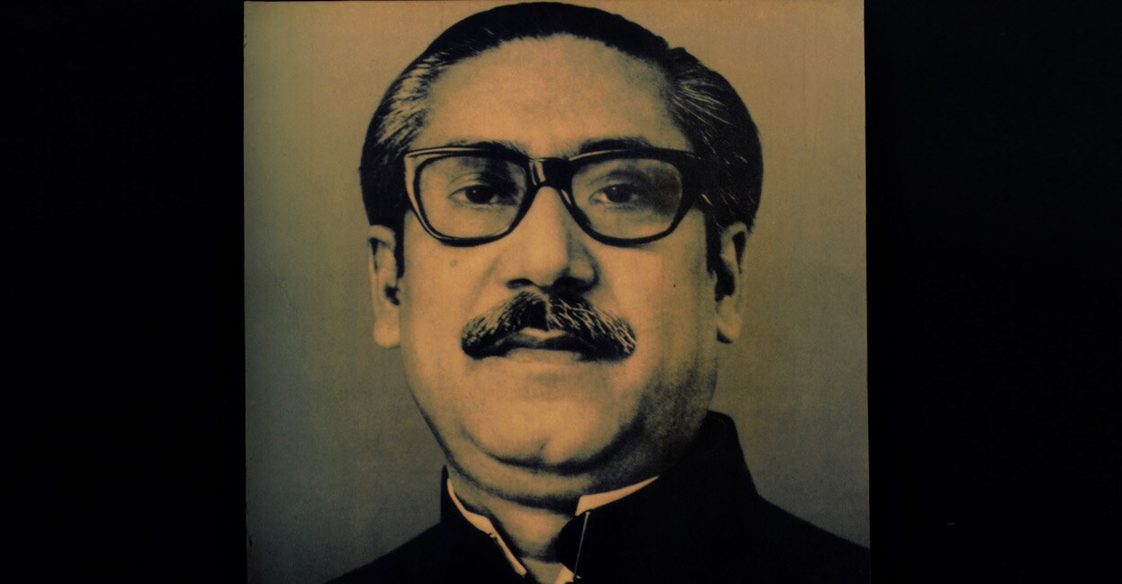  A flower wreath is seen at the former residence of Bangladesh’s founding president Sheikh Mujibur Rahman, which is now a museum in Dhaka on November 19, 2009. The Supreme Court rejected appeals of five men convicted of killing Sheikh Mujibur Rahman, in a verdict. Bangladeshi Rahman, known as Sheikh Mujib and the father of current Prime Minister Sheikh Hasina, was gunned down in his home, along with his wife and three sons, in a coup on August 15, 1975. AFP PHOTO/Munir uz ZAMAN 