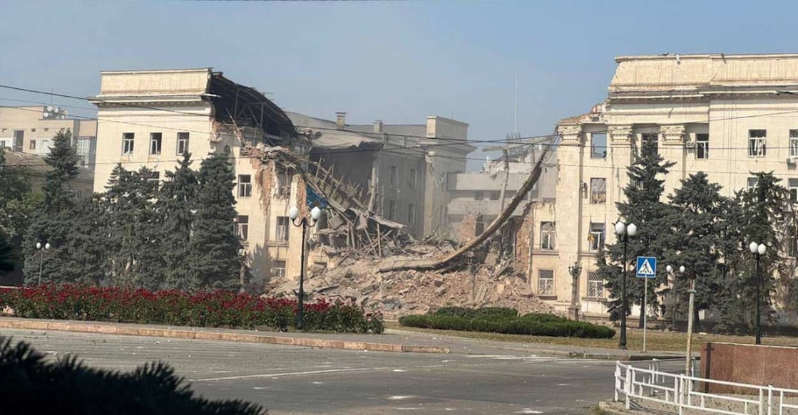russia-attack-in-ukrain യുക്രെയ്നിലെ പ്രൊലുക്കി നഗരത്തിൽ റഷ്യ നടത്തിയ ഡ്രോൺ ആക്രമണത്തിൽ തകർന്ന കെട്ടിടം (Image Credit: @ZelenskyyUa/X)