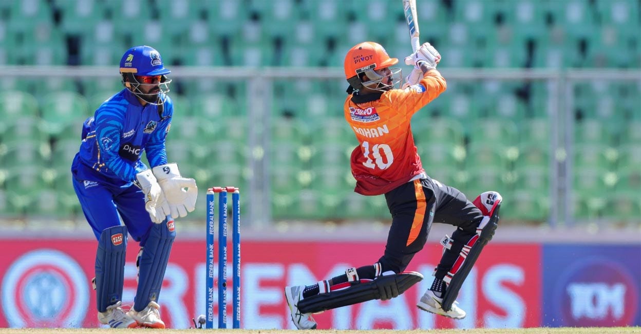 സഞ്ജു ഇല്ല, രോഹൻ കുന്നുമ്മലിന്റെ ബാറ്റിങ്ങ് വെടിക്കെട്ട്, 43 പന്തിൽ 94; കൊച്ചിക്ക് തുടർച്ചയായ രണ്ടാം തോൽവി