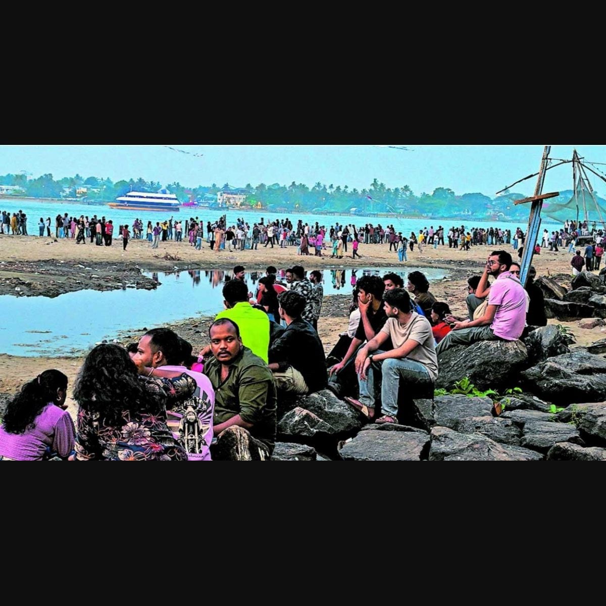 Kochi Carnival effigies burning at Fort Kochi