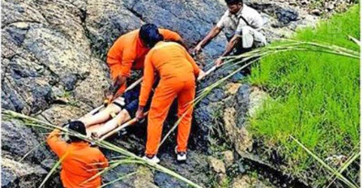 വാഗമണിലെ ഇൻഫിനിറ്റി പൂളിൽ 800 അടിയിലേക്ക് വീണ് ഡോക്ടർ; സാഹസികമായി രക്ഷപ്പെടുത്തി