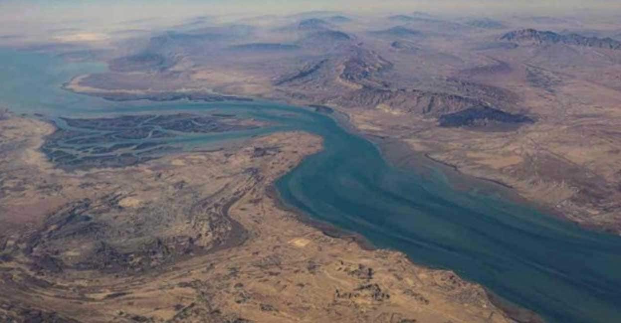 Iran Tightens Control Over Strait of Hormuz Amid Naval Mine Uncertainty