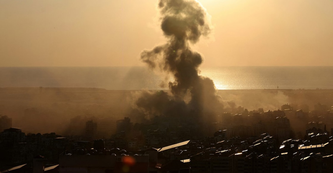 യുഎസ്-ഇസ്രയേൽ ആക്രമണത്തിനു പിന്നാലെ ഇറാനിൽ ‘കറുത്ത മഴ’; സുരക്ഷാ മുന്നറിയിപ്പ്