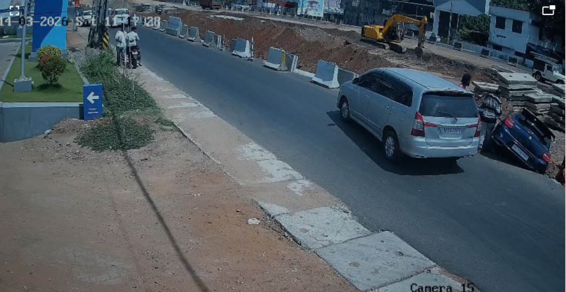 അലുവ അതുലിനെ കാറിലെത്തിയ സംഘം വെട്ടിക്കൊലപ്പെടുത്തുന്നു. സിസിടിവി ദൃശ്യത്തിൽനിന്ന്