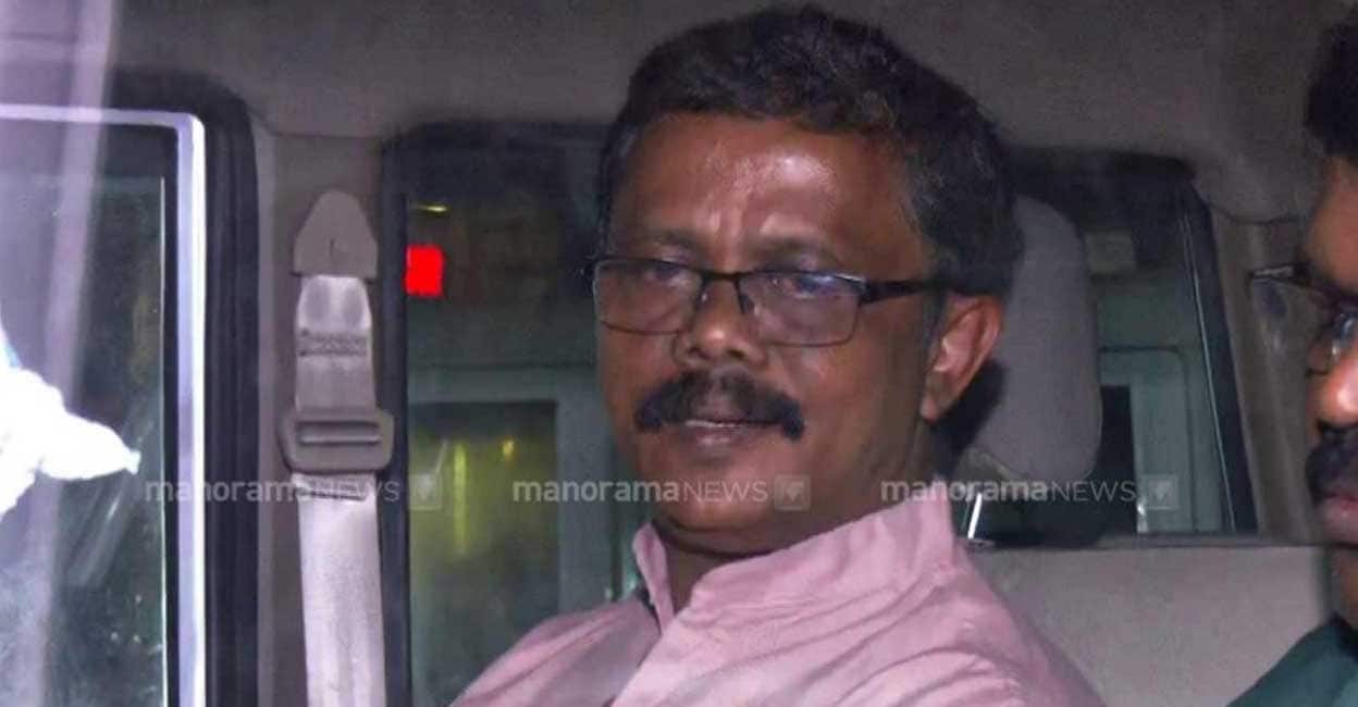 10 ലക്ഷം കൈക്കൂലി വാങ്ങുന്നതിനിടെ തഹസിൽദാർ പിടിയിൽ