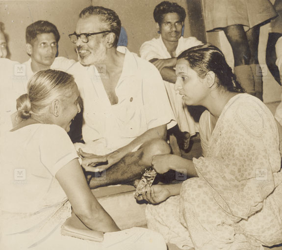 വിപ്ലവകാരികളുടെ 'മാ' മന്ദാകിനി ...