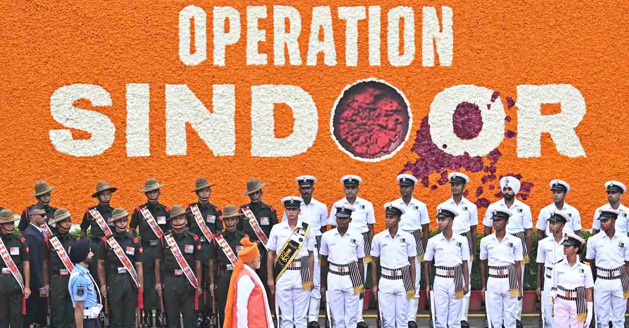 മെയ്ഡ് ഇൻ ഇന്ത്യയിൽ പിറന്ന ‘സംഭവ്’, ഓപ്പറേഷൻ സിന്ദൂർ സൈനിക നീക്കത്തിന് പിന്നിൽ ഈ ഫോണുകൾ? വെളിപ്പെടുത്തി കരസേനാ മേധാവി