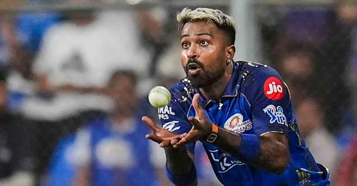 ടീമിനൊപ്പമുള്ള യാത്ര ഒഴിവാക്കി ക്യാപ്റ്റൻ പാണ്ഡ്യ, റായ്പുരിലേക്കു പോയില്ല; മുംബൈ ഇന്ത്യൻസിൽ എന്താണു സംഭവിക്കുന്നത്?
