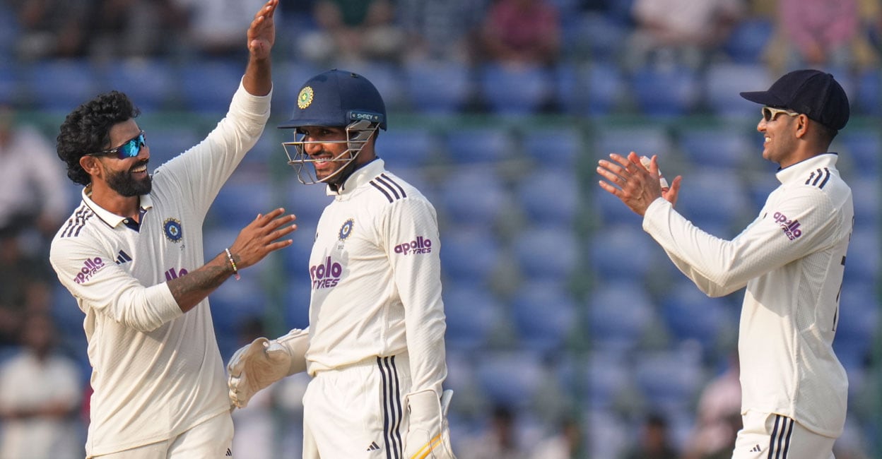 വിൻഡീസിന് ഇനി ‘ആയുസ്സ്’ ആറു വിക്കറ്റ് മാത്രം, ഇന്ത്യൻ റൺമലയ്ക്ക് 378 റൺസ് അകലെ; പ്രതീക്ഷയായി ‘ഹോപ്’; ജ‍‍‍‌‍ഡേജയ്ക്ക് 3 വിക്കറ്റ്