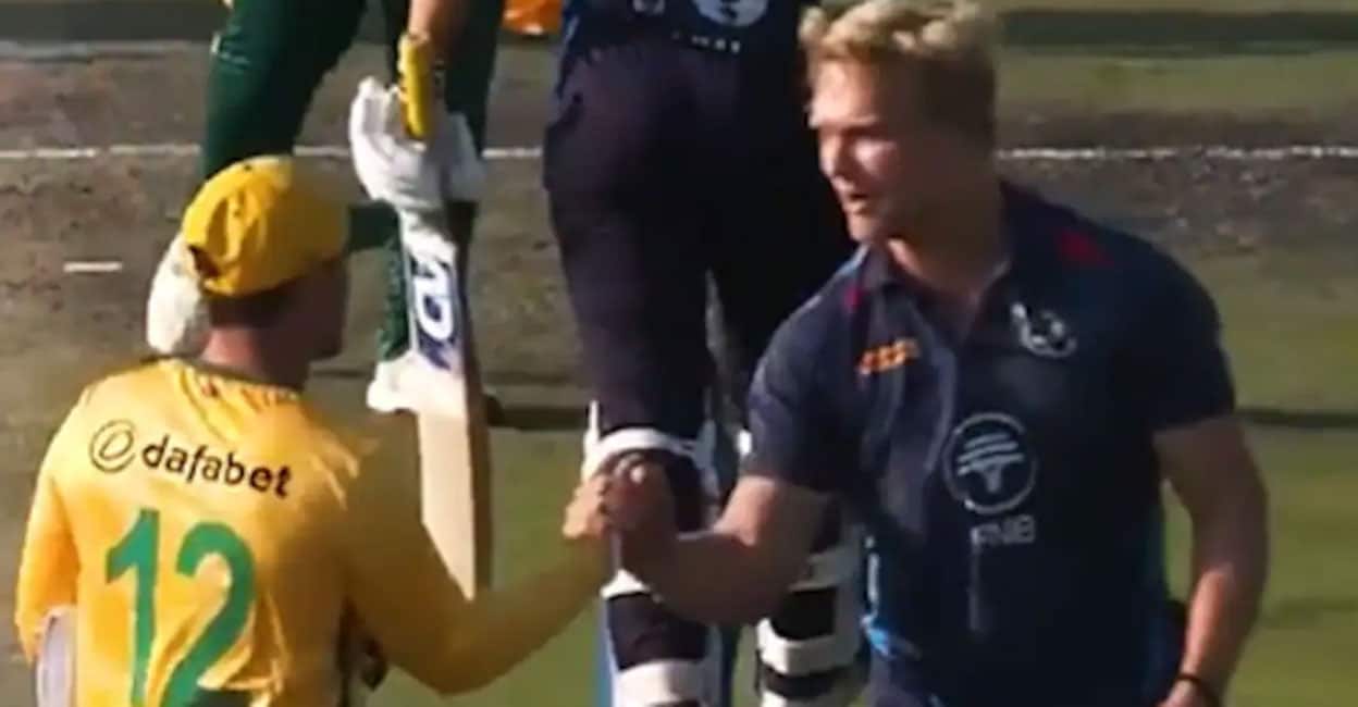 അവസാന ഓവറിൽ വേണ്ടത് 11 റൺസ്, അവസാന പന്തിൽ 1 റൺസ്; ത്രില്ലർ പോരിൽ ദക്ഷിണാഫ്രിക്കയെ വീഴ്ത്തി നമീബിയ