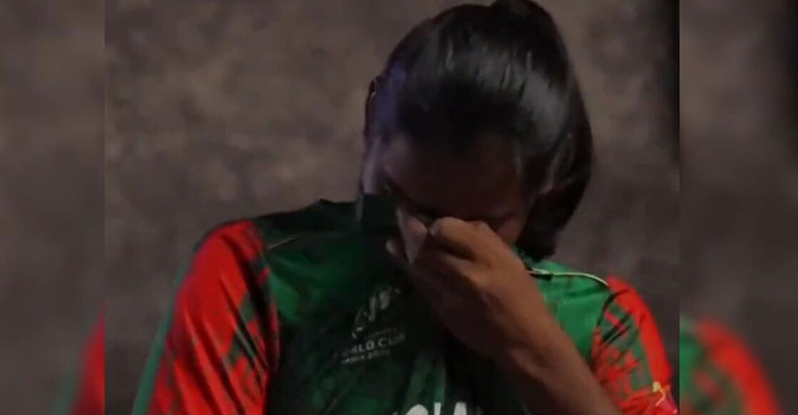 മുൻകാല ജീവിതസാഹചര്യം പറയുന്നതിനിടെ പൊട്ടിക്കരയുന്ന ബംഗ്ലദേശ് വനിതാ ക്രിക്കറ്റ് താരം റൂഫ അക്തർ (വിഡിയോ ദൃശ്യങ്ങളിൽനിന്ന്)