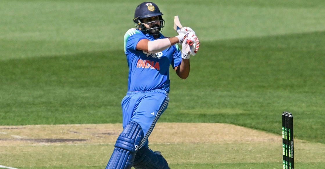 ഓസ്ട്രേലിയയ്‌ക്കെതിരായ രണ്ടാം ഏകദിനത്തിൽ ഇന്ത്യൻ ഓപ്പണർ രോഹിത് ശർമയുടെ ബാറ്റിങ്.  (Photo by Brenton EDWARDS / AFP) 