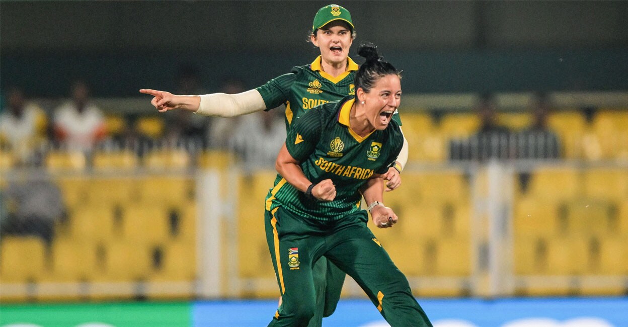 ഇംഗ്ലണ്ടിന്റെ 4 ബാറ്റർമാർ ‘ഡക്ക്’‌; മാരിസാന് 5 വിക്കറ്റ്, ലോറയുടെ ‘റെക്കോർഡ്’ സെഞ്ചറി; ദക്ഷിണാഫ്രിക്ക ലോകകപ്പ് ഫൈനലിൽ