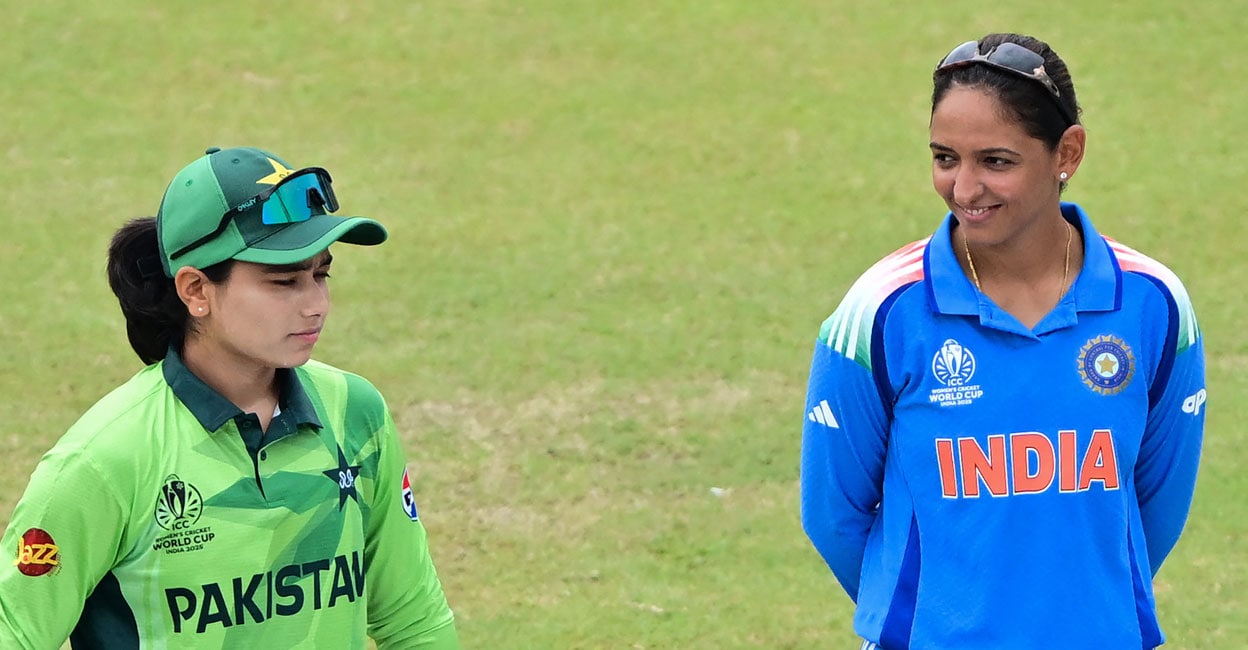 പാക്ക് ക്യാപ്റ്റൻ വിളിച്ചത് ഒന്ന്, അവതാരക കേട്ടത് മറ്റൊന്ന്, സംഭവിച്ചത് വൻ അബദ്ധം; ‘കിട്ടാത്ത ടോസ്’ പാക്കിസ്ഥാന്