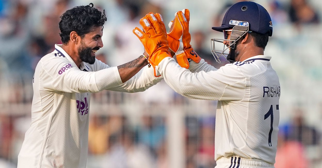 രണ്ടാം ഇന്നിങ്സിലും രക്ഷയില്ല, കറങ്ങിവീണ് ദക്ഷിണാഫ്രിക്ക; 7 വിക്കറ്റ് വീഴ്ത്തി സ്പിന്നർമാർ; തിളങ്ങി ‘ക്യാപ്റ്റൻ’ ഋഷഭ് പന്ത്