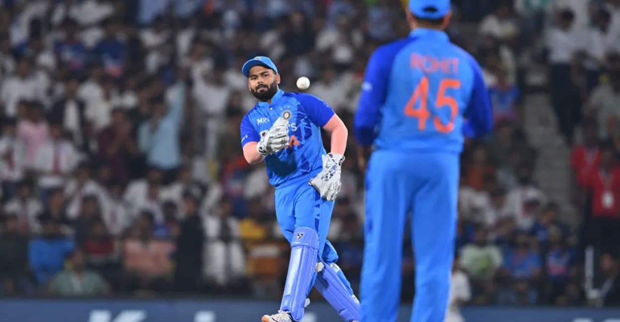 ക്യാപ്റ്റനും വൈസ് ക്യാപ്റ്റനും പുറത്ത്; ഏകദിന ടീമിന് താൽക്കാലിക നായകൻ വരും: പക്ഷേ പന്തുമല്ല രോഹിത്തുമല്ല