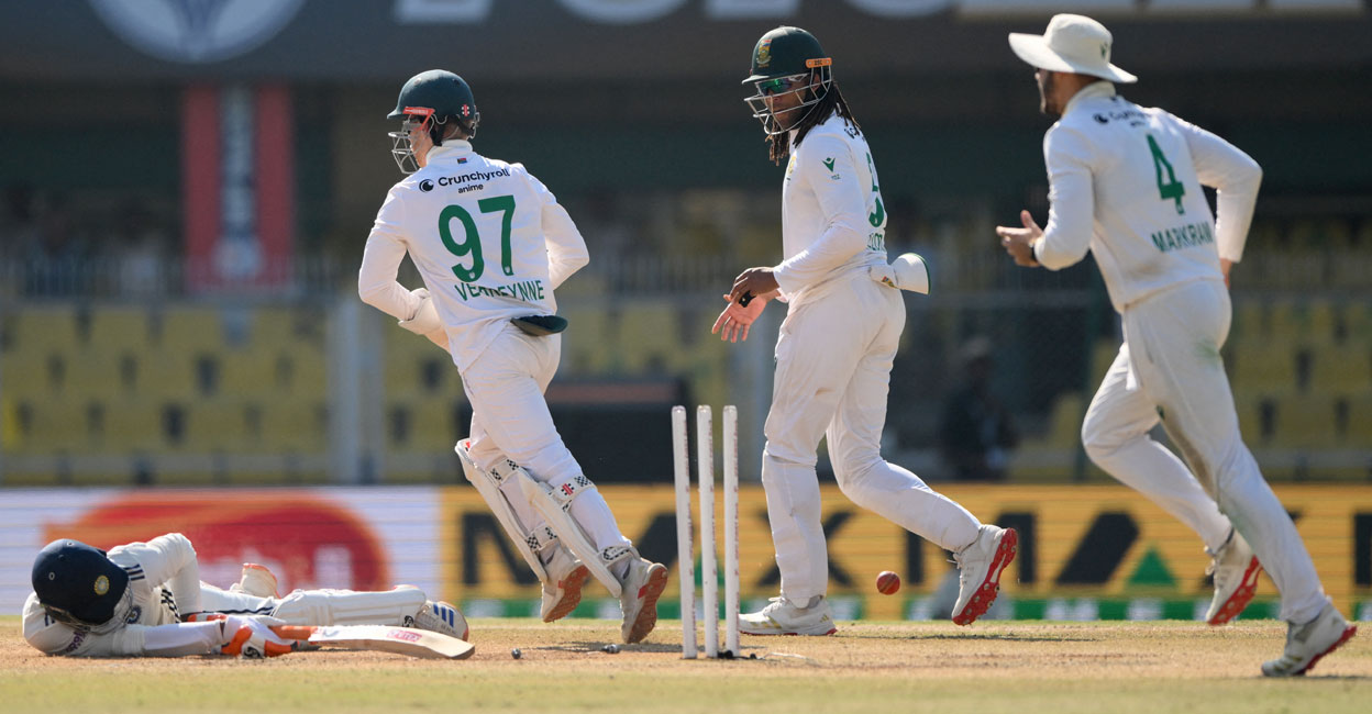 ഡിക്ലയർ ചെയ്യാതെ ഇന്ത്യയെ തളർത്തി; ഇന്ത്യന്‍ സ്പിന്നർമാർക്ക് ‘തിരിയാത്ത പന്ത്’ ദക്ഷിണാഫ്രിക്കയ്ക്ക് വഴങ്ങിയതെങ്ങനെ?