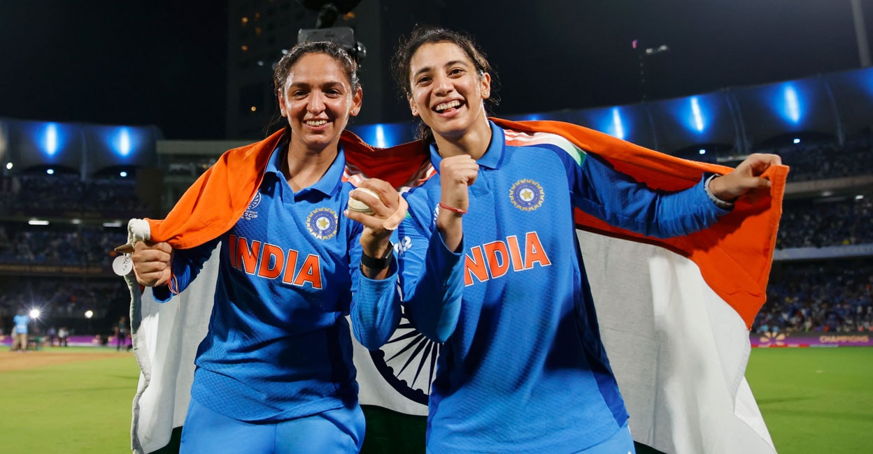 ‘ഹർമൻപ്രീത് ക്യാപ്റ്റൻ സ്ഥാനം ഒഴിയണം, എല്ലാ ഫോർമാറ്റിലും സ്മൃതി നയിക്കണം’: ലോകകപ്പ് ജയത്തിന് തൊട്ടുപിന്നാലെ മുൻ ക്യാപ്റ്റൻ