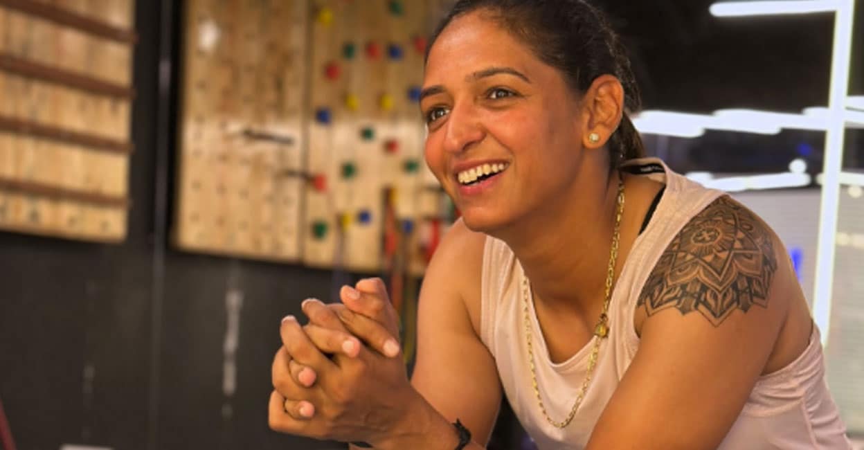 ‘എന്റെ ശരീരത്തിലും ഹൃദയത്തിലും’: ലോകകപ്പ് ട്രോഫി ടാറ്റൂ ചെയ്ത് ഇന്ത്യൻ ക്യാപ്റ്റൻ ഹർമൻപ്രീത് കൗർ