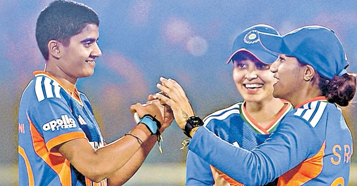 കറക്കിവീഴ്ത്തി ശ്രീചരണിയും വൈഷ്ണവി ശർമയും, നിറഞ്ഞാടി ഷഫാലി വർമ (34 പന്തിൽ 69*); ഇന്ത്യയ്ക്ക് ഈസി ജയം