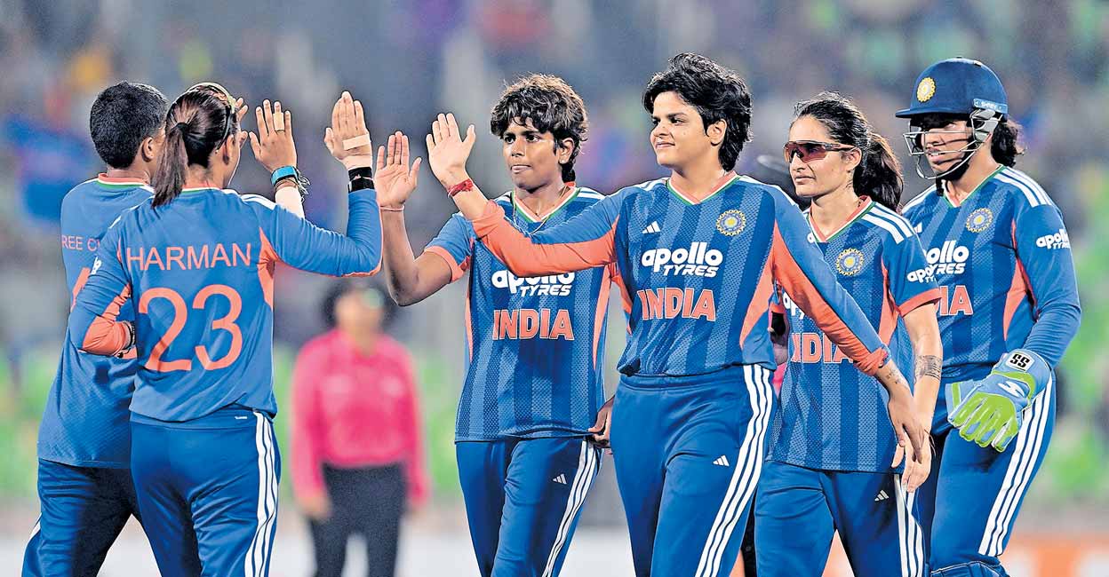 ‘ഭ ഭ ബ’ ഇല്ലാതെ ഉറഞ്ഞു തുള്ളി ഇന്ത്യൻ ബാറ്റർമാർ, വീറോടെ ലങ്ക; നാലാംവട്ടവും വിജയം റാഞ്ചി ഇന്ത്യ