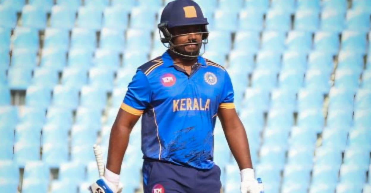 വന്നപോലെ മടങ്ങി ബാറ്റര്‍മാർ, സഞ്ജു ഉണ്ടായതു കൊണ്ടു മാത്രം 100 പിന്നിട്ട് കേരളം, മുംബൈയെ തകർത്തതിനു പിന്നാലെ വൻ തോല്‍വി