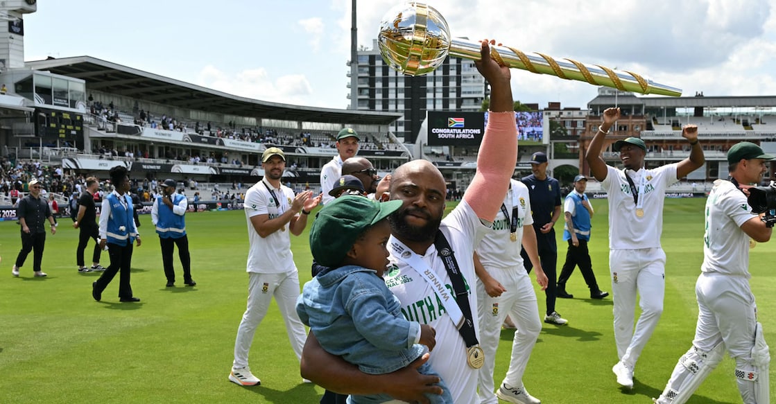 CRICKET-ICC-AUS-RSA ലോക ടെസ്റ്റ് ചാംപ്യൻഷിപ്പ് വിജയത്തിനു ശേഷം ടെംബ ബവൂമയുടെ ആഘോഷം. Photo: GLYN KIRK / AFP