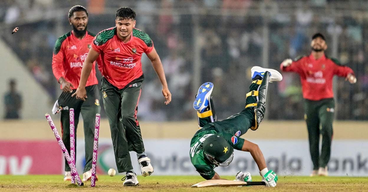 ബംഗ്ലദേശിനോട് നാണംകെട്ട തോൽവി വഴങ്ങി പാക്കിസ്ഥാൻ; പിച്ചിന് രാജ്യാന്തര നിലവാരമില്ലെന്ന് പരിശീലകന്റെ പഴി