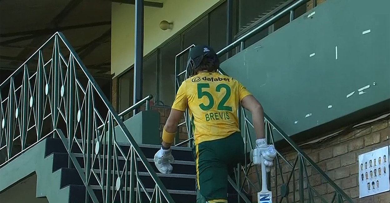 ടെസ്റ്റ് ചാംപ്യൻഷിപ്പ് ജയിച്ചാലും ശീലം മാറ്റാനൊക്കുമോ?; 6 വിക്കറ്റ് ശേഷിക്കെ 6 പന്തിൽ 7 റൺസെടുത്താൽ കിരീടം, എന്നിട്ടും ദക്ഷിണാഫ്രിക്ക തോറ്റു!