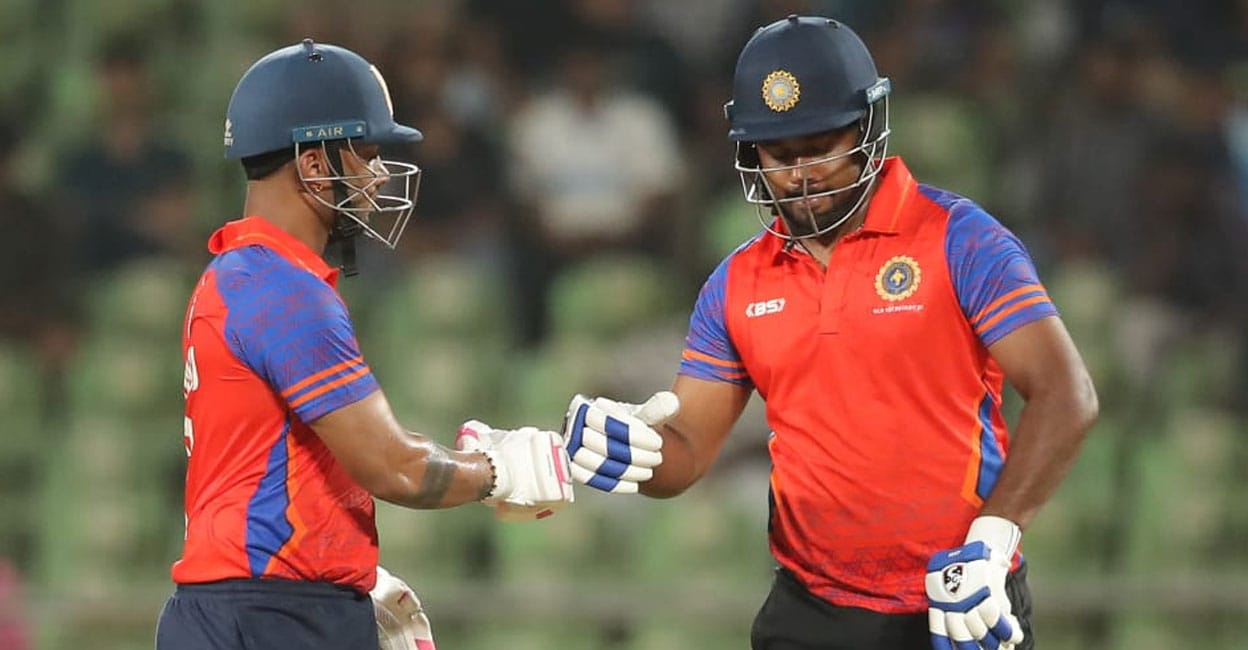 വിഷ്ണുവിന്റെ വെടിക്കെട്ടിനു ശേഷം സഞ്ജുവിന്റെ ‘സെൻസിബിൾ’ ഇന്നിങ്സ്, 36 പന്തിൽ 54; അവസാന ഓവർ വരെ നീണ്ട ത്രില്ലര്‍