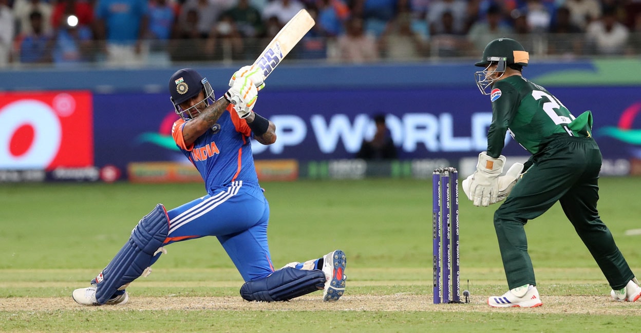 അംപയർമാരെ നിയന്ത്രിച്ചത് മോദി, ഇന്ത്യ വിജയം തട്ടിയെടുത്തെന്ന് പാക്ക് മുൻ താരം; സൂര്യകുമാർ യാദവിനെതിരെ അധിക്ഷേപം- വിഡിയോ