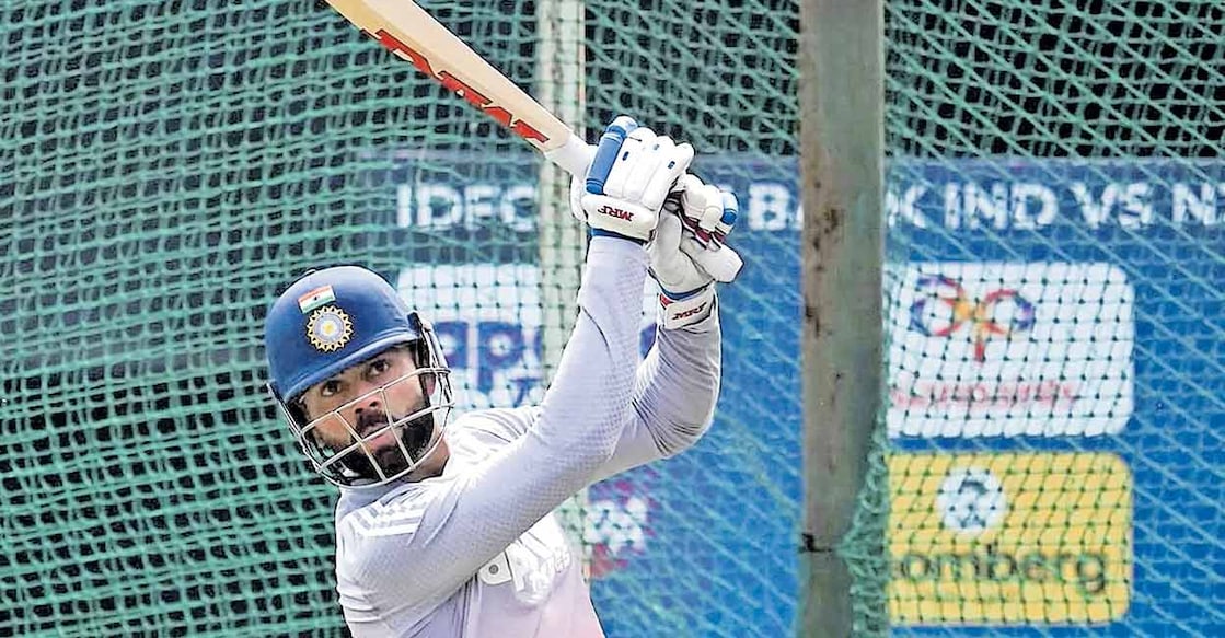 
വഡോദര സ്റ്റേഡിയത്തിൽ പരിശീലനം നടത്തുന്ന വിരാട് കോലി