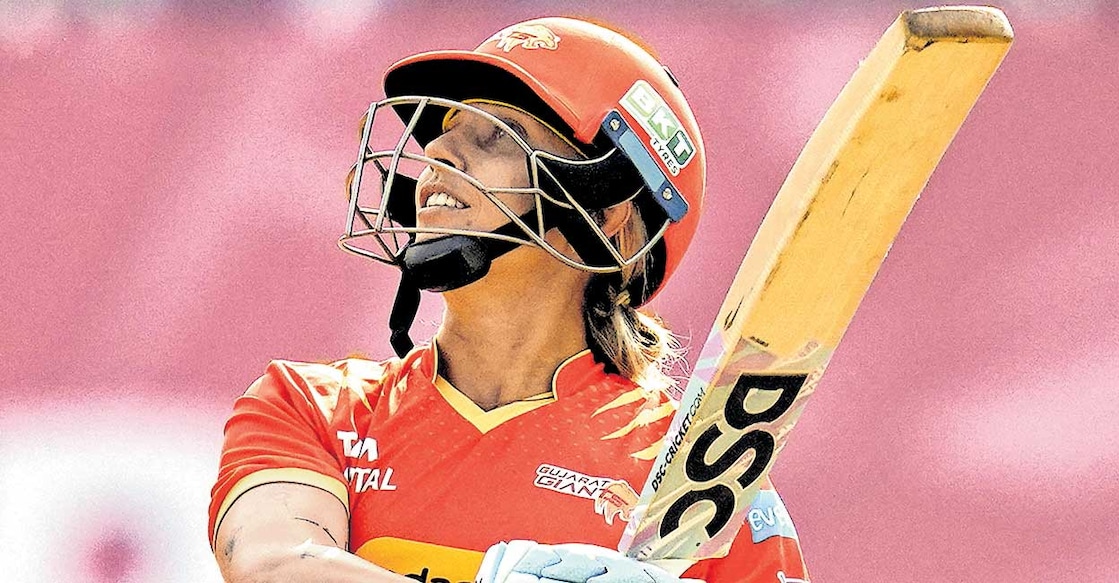 ഗുജറാത്ത് ക്യാപ്റ്റൻ ആഷ്‌ലി ഗാർഡ്നറുടെ ബാറ്റിങ്. 