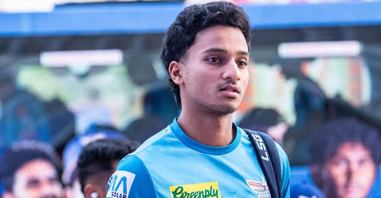 ‘ബദോനിക്ക് പകരം ഈ കേരള താരത്തെ ഉൾപ്പെടുത്താമായിരുന്നില്ലേ?: ഗംഭീറിന്റെ ‘നെപ്പോട്ടിസം’: രൂക്ഷ വിമർശനം