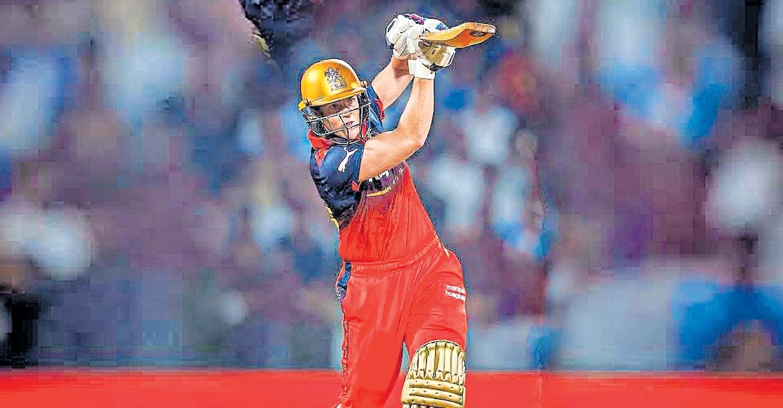 ബെംഗളൂരു താരം ഗ്രേസ് ഹാരിസിന്റെ ബാറ്റിങ്.